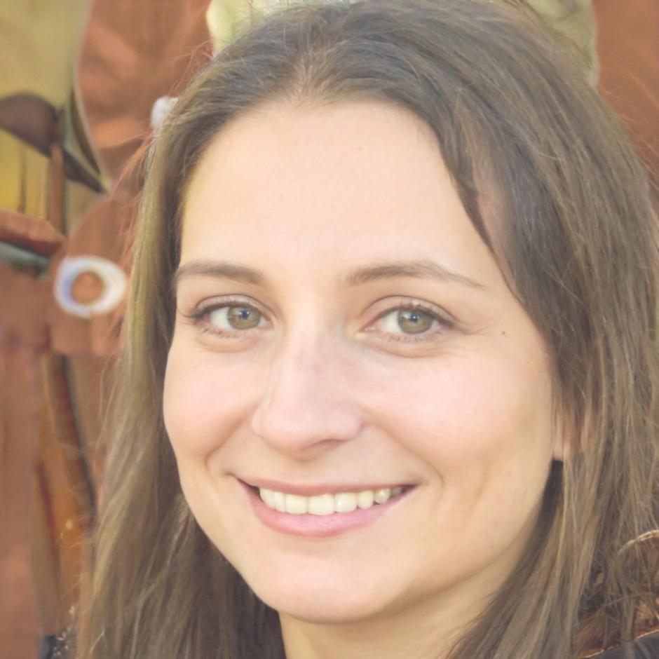 Instructora profesional femenina con experiencia en educación financiera empresarial